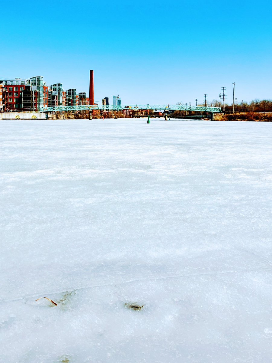 DucCNguyen's tweet photo. Thought it was safe to break out a flip-flops, but the Lachine Canal had other plans. Apparently, it's still in winter hibernation mode! #FrozenCanal #SpringFail 😬
#insiderMTL #GreenMTL #MTLMoments #TheCentennialEsplanade https://t.co/gHRlUfxfBP