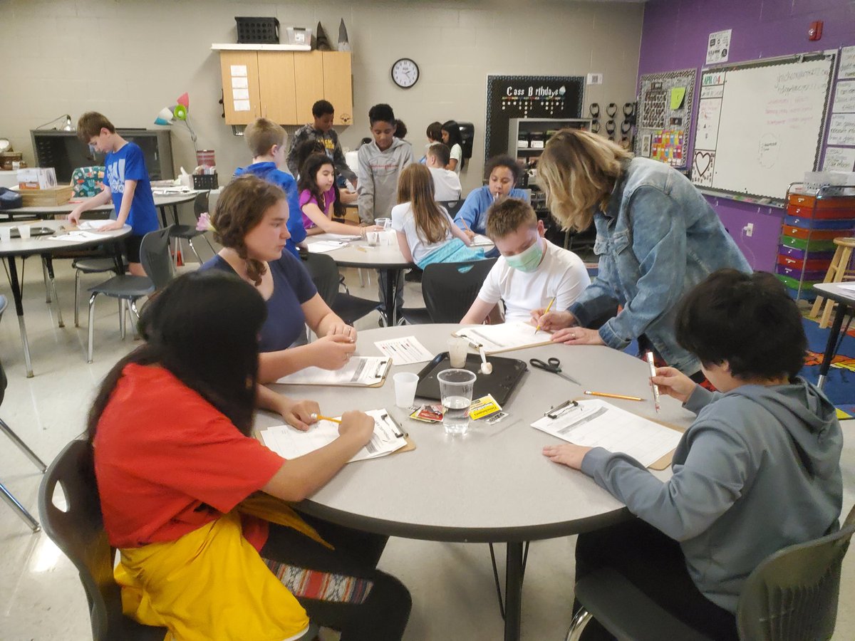 MrsHickcox5's tweet image. More science experiment. #CREateleaders #cpsbest #cpsscience