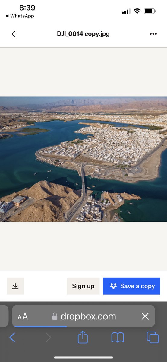 يتكون خور البطح من ثلاثة أجزاء 
قناة الخور الرئيسية التي تربطه بالبحر ويبلغ أقصى عمق لها عند المدخل ٣ أمتار
البحيرة الوسطى التي تعتبر الجزء الرئيسي في الخور ولا يزيد العمق في الجزء الشمالي منها عن مترين
البحيرة الداخلية (الطينة) الأكثر ضحالة
من كتاب #ولاية_صور_ملامح_جغرافية