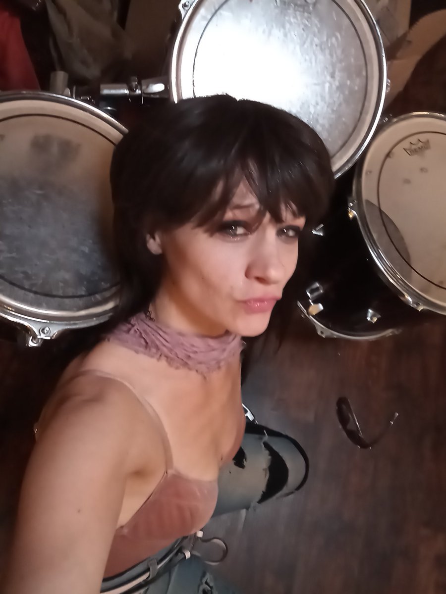 BresiCheryl's tweet image. Get with the beat of things 
#HELLOTWITTER