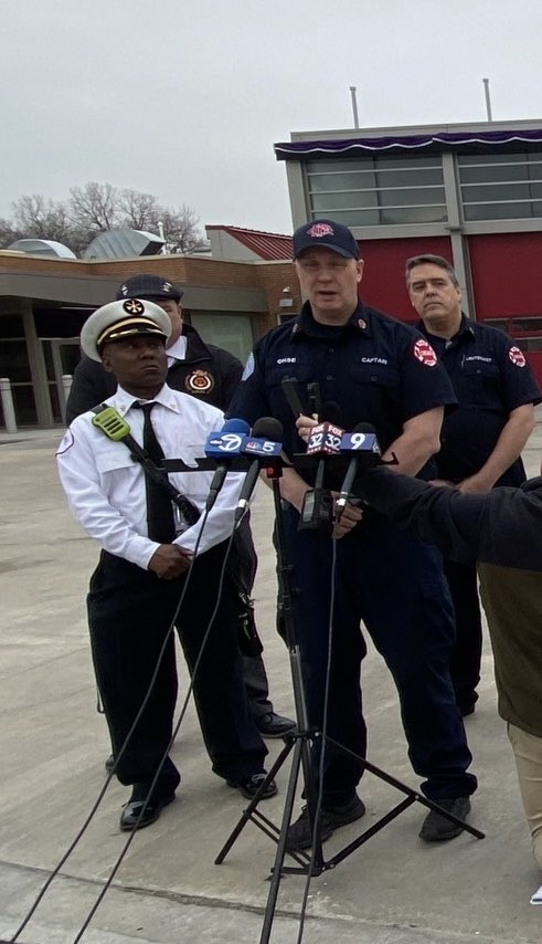 JoanieLum's tweet photo. They call it a fire house because they are like family. Today the Chicago Fire Department lost a loved one. #jermainepelt https://t.co/lv6huLZN74