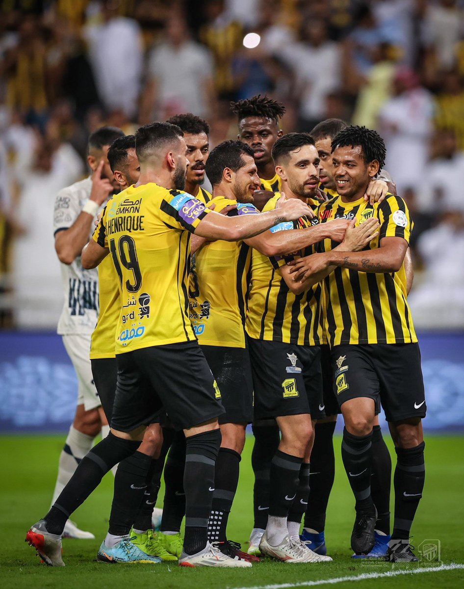 عميد يمتع العييين 😍💛💛

مبرووك ياذهب .. ولعيونكم سحب على 2000 ريال مقسمة لـ4 نمور 💸🐆

اللي عليك فولو وريتويت 🤳
#الاتحاد_ضمك
#موسم_يلو_الرياضي