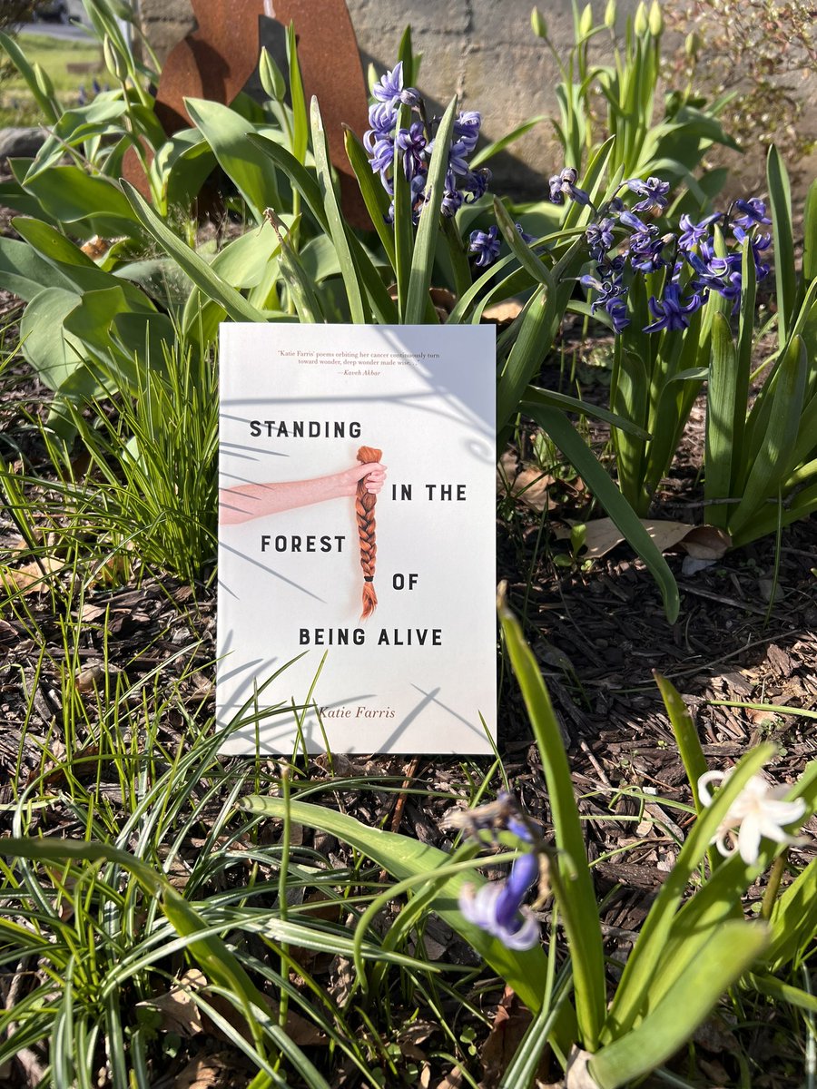 Happy publication day to Standing in the Forest of Being Alive by @katiefar! If y’all haven’t read this gorgeous poetry collection yet, do yourself a favor and pick it up from @AliceJamesBooks! It will transform your DNA. 🔥❤️🔥