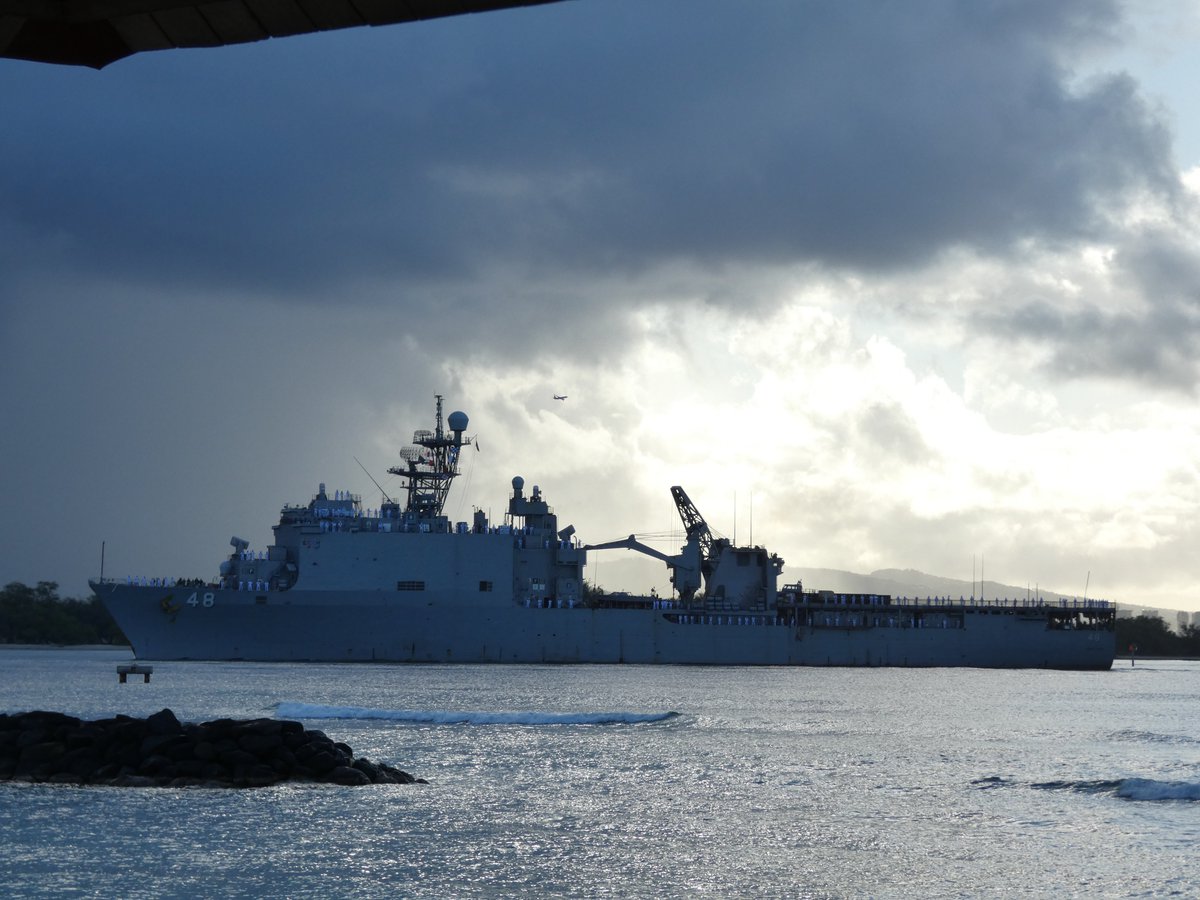 WarshipCam's tweet photo. USS Ashland (LSD 48) Whidbey Island-class dock landing ship coming into Pearl Harbor - April 4, 2023 #ussashland #lsd48 

SRC: TW-@ES12071207 https://t.co/SWQA3tEXnA