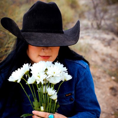 cassidierayeeee's tweet photo. Stop and smell the flowers #NewProfilePic https://t.co/4lW2C1G2dx
