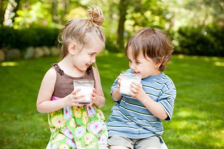 PLBarraquilla's tweet photo. 🥛👶 La leche materna es la mejor opción de nutrición para los bebés, pero la leche bovina puede ser una alternativa segura y nutritiva para complementar la dieta de los niños en crecimiento. #LecheBovinaParaNiños #ComplementoNutricional
@Fedegan @jflafaurie @FngFedeganPlato https://t.co/slOqrUWTbK