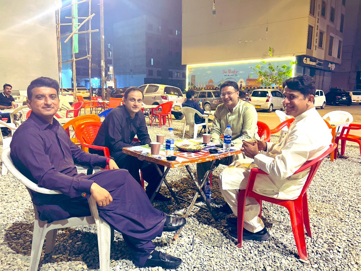 ChacharFayaz's tweet photo. بس اس چائے کا ہی تو سہارا ہے
باقی یہاں کون ہمارا ہے۔
#raatgaye
#ChaiMaster https://t.co/fowCyVGbcR