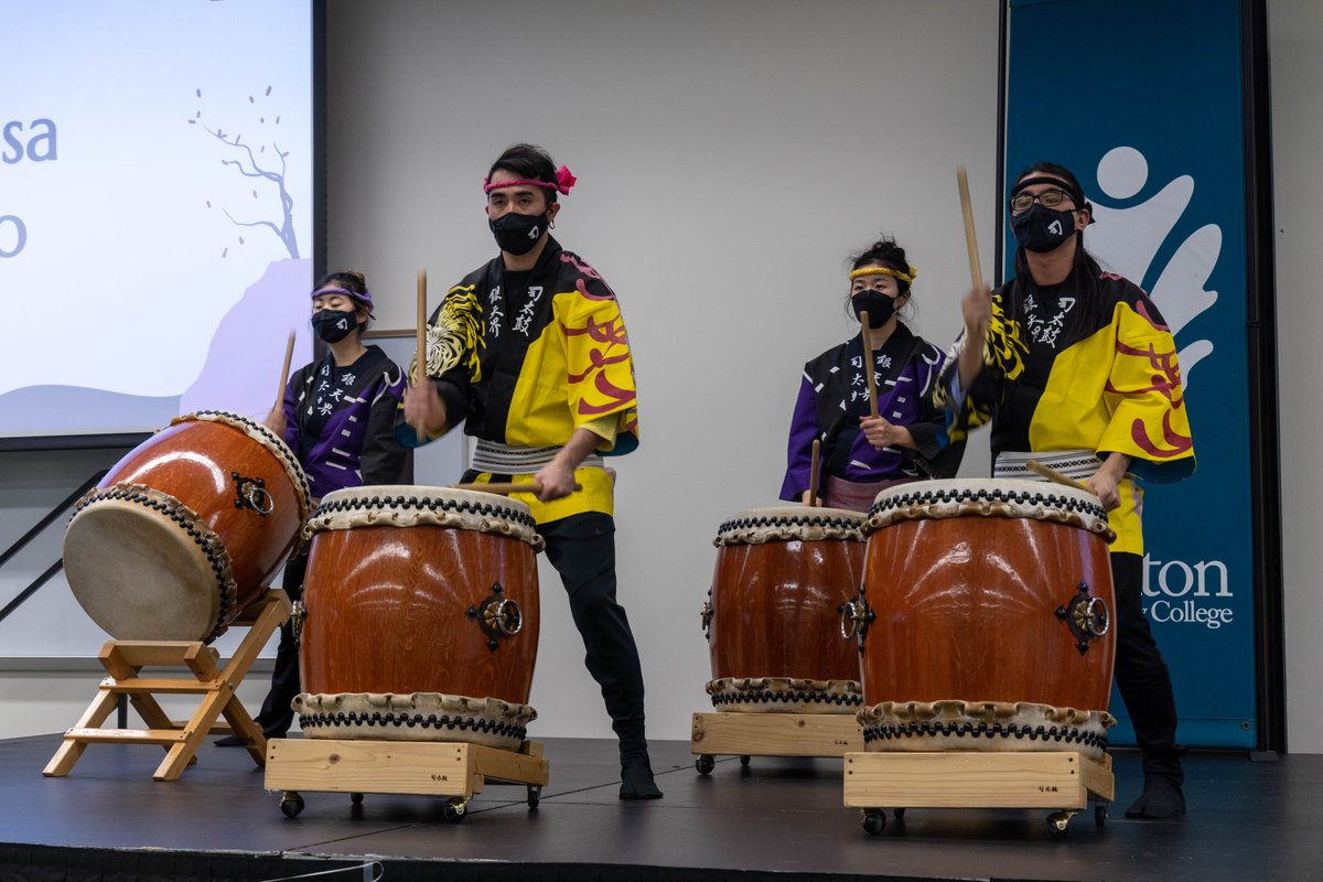 OaktonCollege's tweet photo. Kick off #AAPIHeritageMonth early by attending events on campus (free and open to the public!). Learn about the #AAPI community and culture and support local AAPI artists, activists, and businesses. https://t.co/5vvQlFxxVT #AAPIHeritageMonth https://t.co/hdOUmmoer7