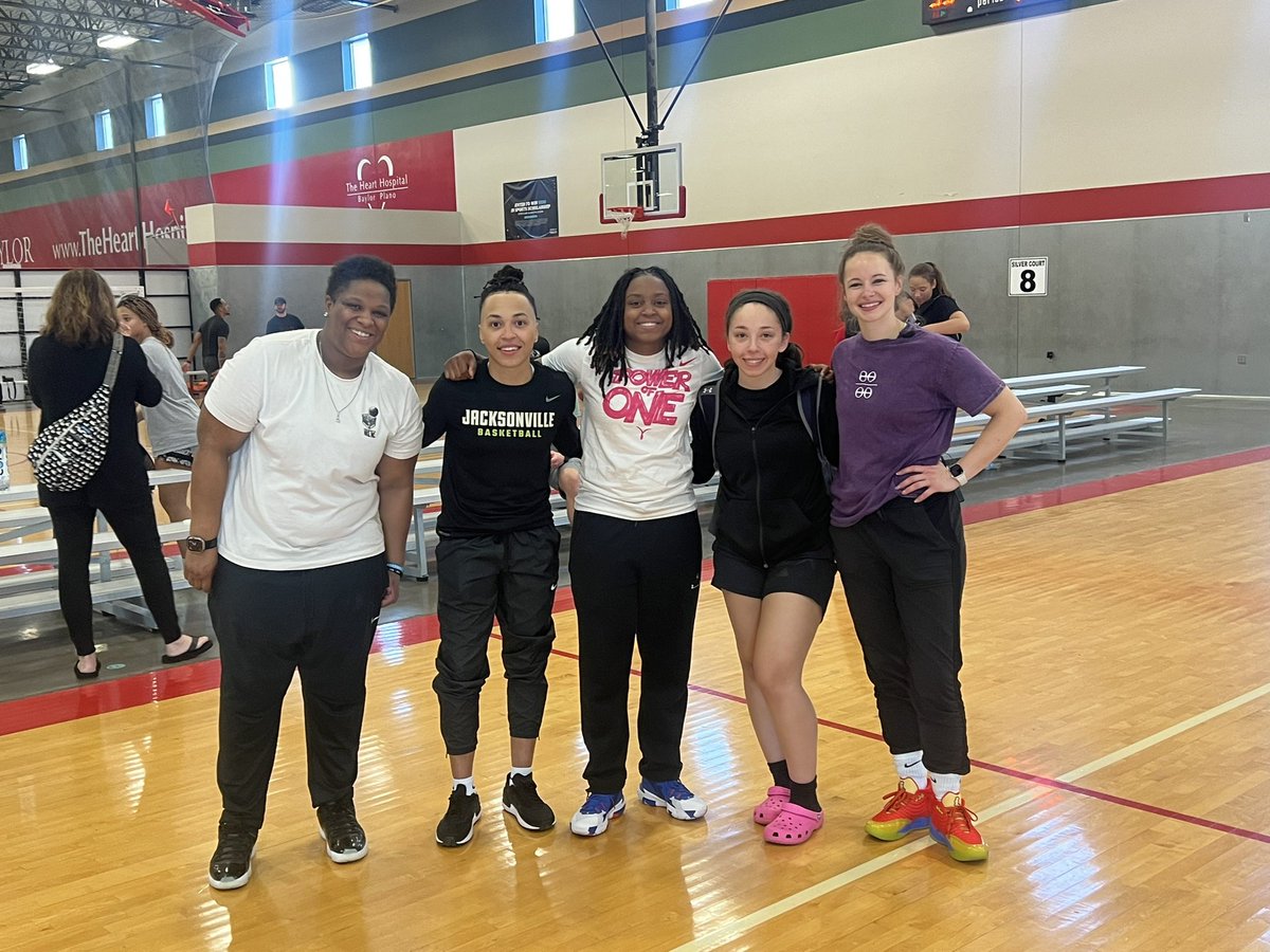 Thank you <a href="/JrAllStarBB/">Jr. All-Star Girls Basketball</a> for an Elite experience in Texas this past weekend! I had an amazing time and met amazing coaches and people. Thank you to all the coaches and trainers for everything that I learned!
<a href="/HannahHidalgo/">Hannah Hidalgo</a>  <a href="/ShootersxShoot/">BriAnna Joy Garza</a>