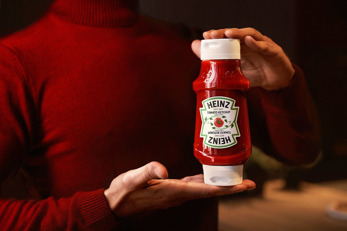 creativitymag's tweet photo. Heinz designed a ‘Ketch-Up and Down Bottle’ so either way you’ll use it all: https://t.co/OrXkZiYTvA https://t.co/CVrBkeWnd3