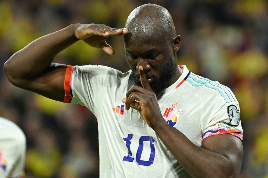 SiavoushF's tweet photo. Wondering why Lukaku wasn’t booked against Sweden if this is so provocative https://t.co/ptQsAvpc8V
