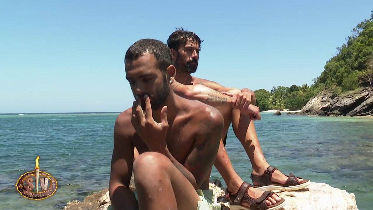 Supervivientes's tweet photo. ¡TENSIÓN en #Supervivientes2023! ¿De qué lado estáis?

🔁 Adara y Asraf
❤ El resto del grupo

🏝 #TierraDeNadie5
🔵 https://t.co/0FBgMJbayp https://t.co/PKGyjkxt1e