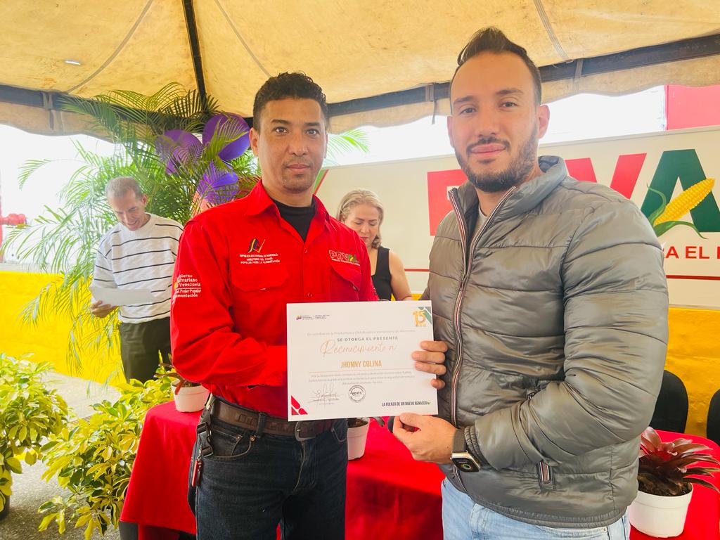 MinAlimenVen's tweet image. #04Abr | Minppal-Táchira junto a @PDVAL_OFICIAL realizó acto en reconocimiento por los años de dedicación, lealtad, compromiso y amor de las y los trabajadores que con su loable labor, son garantes de la soberanía alimentaria del pueblo tachirense

#SemanaMayorEnAmor