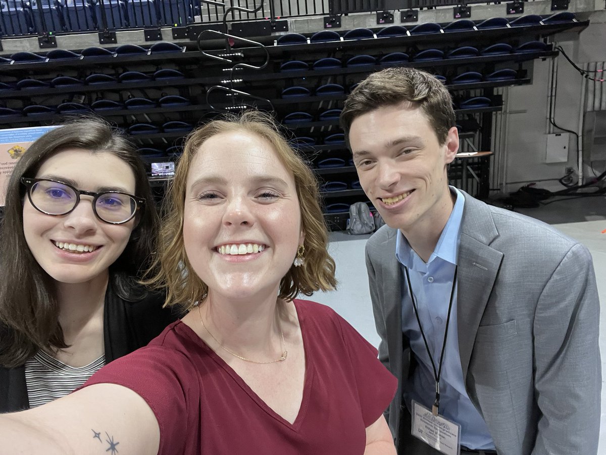 sammartinusen's tweet photo. #DenardLab takes the @UF Undergraduate Research Symposium! So beyond proud of these two who were University Scholars this year and had the opportunity to present all their amazing work today! 1/4 https://t.co/MqpF1Otfpd