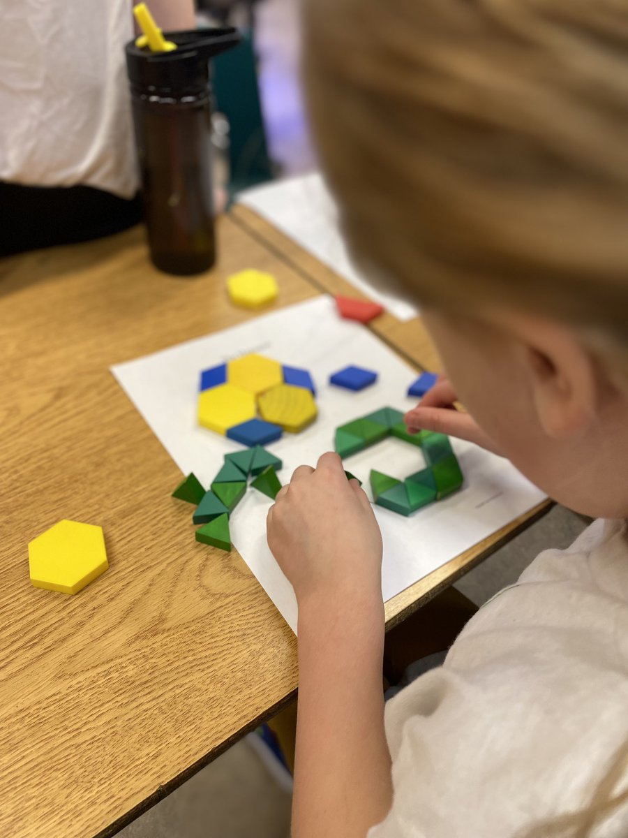 ShauneBeatty's tweet photo. Good to be back in a @sdiduck classroom. Students working on math in different ways. #MathForLove 

What’s the least pieces? 6
What’s the most pieces? 24 
Shapes are equal in actual number. #MathConversations
#Construct #Deconstruct #ThinkAboutNumbers @GSSD204 @knollknights https://t.co/vkoYy4DY3f