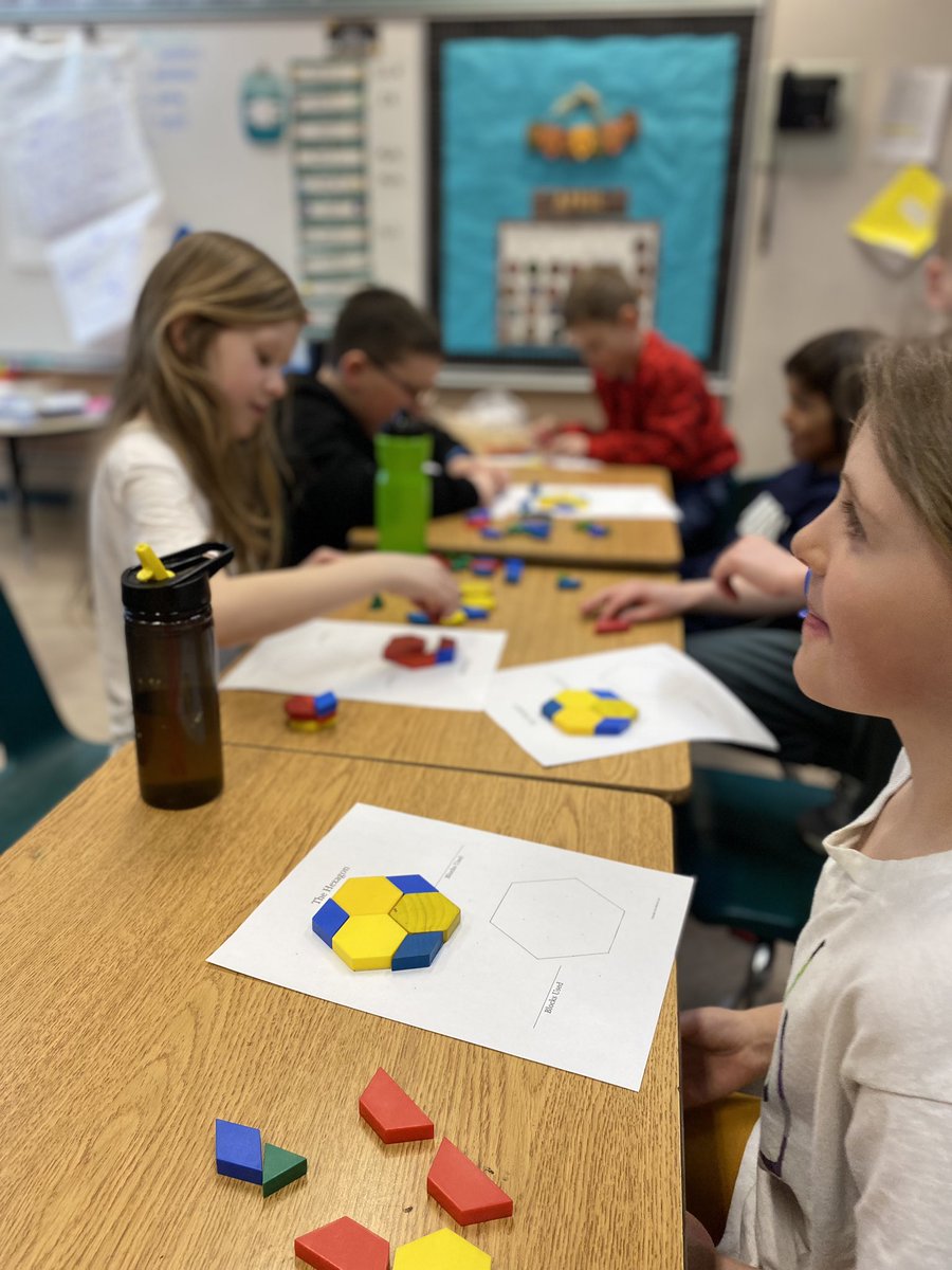 ShauneBeatty's tweet photo. Good to be back in a @sdiduck classroom. Students working on math in different ways. #MathForLove 

What’s the least pieces? 6
What’s the most pieces? 24 
Shapes are equal in actual number. #MathConversations
#Construct #Deconstruct #ThinkAboutNumbers @GSSD204 @knollknights https://t.co/vkoYy4DY3f