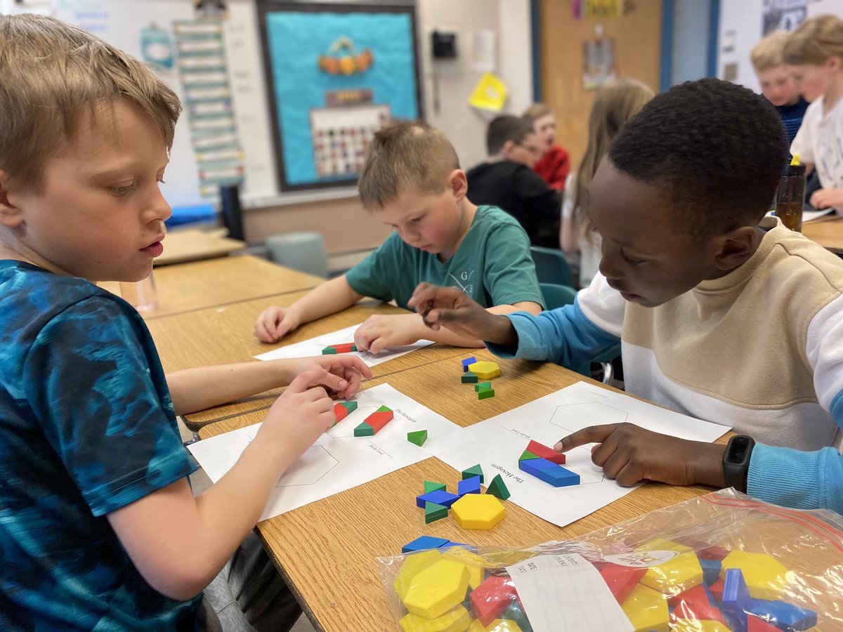 ShauneBeatty's tweet photo. Good to be back in a @sdiduck classroom. Students working on math in different ways. #MathForLove 

What’s the least pieces? 6
What’s the most pieces? 24 
Shapes are equal in actual number. #MathConversations
#Construct #Deconstruct #ThinkAboutNumbers @GSSD204 @knollknights https://t.co/vkoYy4DY3f
