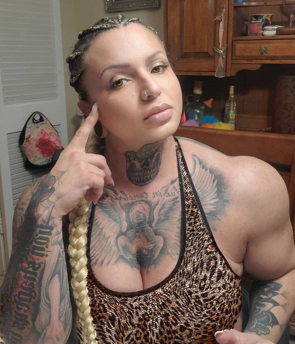 Black_Imagery's tweet photo. 📸 Shereen Fons
Caption: Listen up
#ShereenFons #girlsthatlift #pecs #biceps #tuesdayvibe #trump
#gymgirl #JuveInter #tuesdayvibe
#fitness #abs #Dogecoin #DOGE https://t.co/rLbC4vW0dc