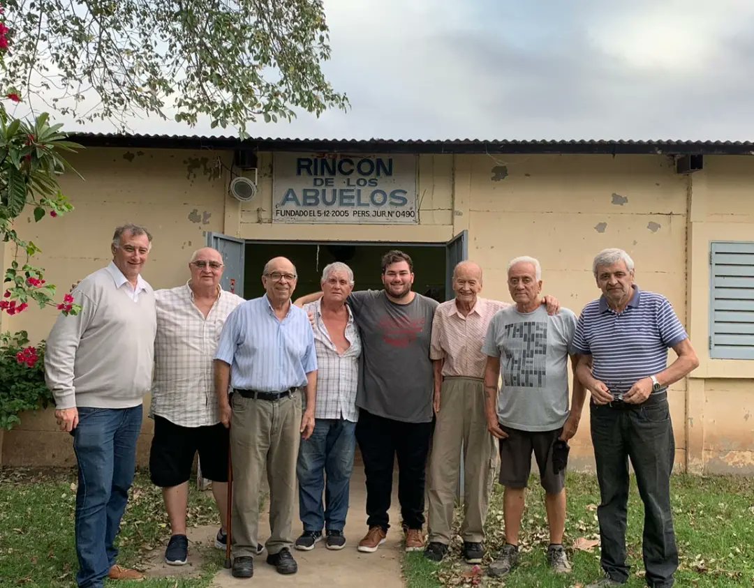 GastaNoyjovich's tweet photo. Visitamos con @betonoyjovich y @CompromisoStaF ,el Centro de Jubilados "Rincón de los Abuelos" en Barrio La Florida.
Gracias Alejandro, Pedro y resto de la comisión por recibirnos. Seguiremos acompañando a nuestros abuelos💪🏻 https://t.co/VHB9dFpj4y