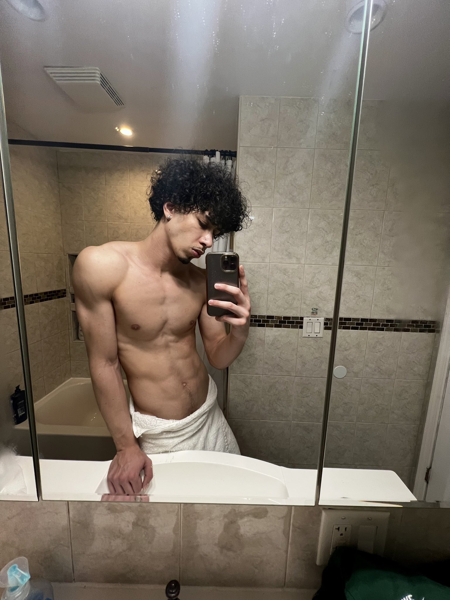 Elijah Rivera on Twitter: "wettt 💦 https://t.co/p7DbAHiH95 https://t.co