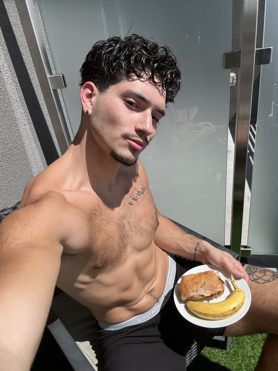 Fs5oVMoaEAAPTjx?format=jpg&name=medium