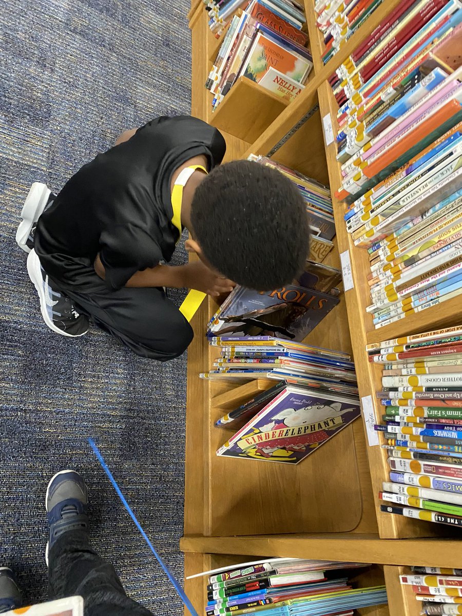CFISD_Hancock's tweet photo. We are so thankful for our awesome librarian! #MrsTodd #CFISDLovesLibrarians Our students love exploring in our library! @FelderTamera @CarrieAnneEd https://t.co/MrRQ1SD7b1