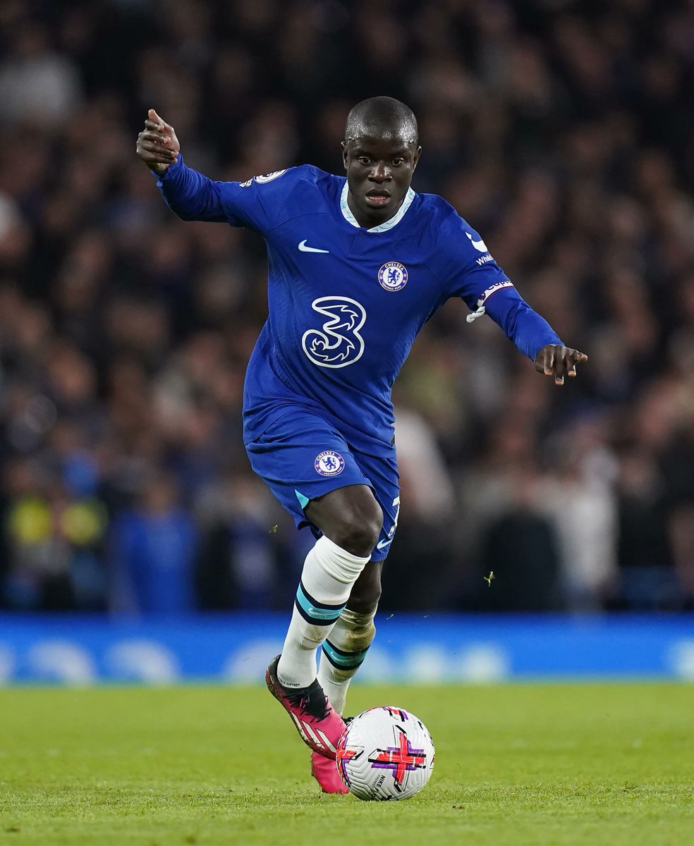 ActuFoot_'s tweet photo. N'golo Kanté 🇫🇷 a joué 3 matchs à domicile cette saison avec Chelsea. À chaque apparition du français, les Blues avaient un entraîneur différent. 🤯

▫️ 14 août 2022 : Thomas Tuchel 🇩🇪
▫️ 1er avril 2023 : Graham Potter 🏴󠁧󠁢󠁥󠁮󠁧󠁿
▫️ 4 avril 2023 : Bruno Saltor 🇪🇸 https://t.co/hRMP3wB4ym