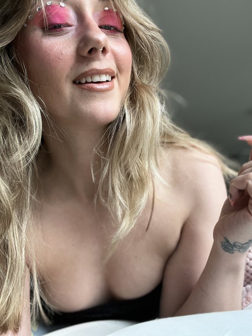 Posted a titty Tuesday on my onlyfans! Want to learn more about me? 💓🧡🌸 #onlyfans #onlyfansgirl https://t<a href="/tag/onlyfans"class="tags"><span>#onlyfans</span></a><a href="/tag/onlyfansgirl"class="tags"><span>#onlyfansgirl</span></a>