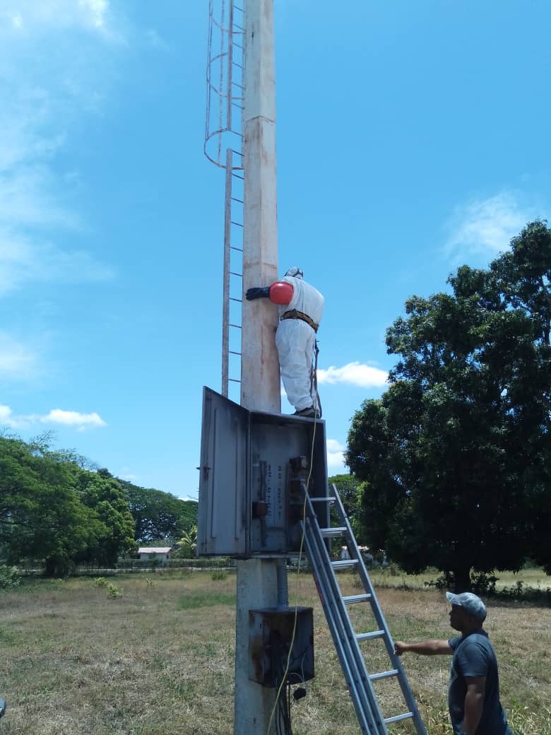 GMVV_Apure's tweet photo. Técnicos de @CorpoelecInfo, instalaron lámparas LED de 400W, en torres de alumbrado interno de la @petrocasa_ve Planta Perfiles II Biruaca.

#SemanaMayorEnAmor

@IMVillarroel1 
@Minhvi_Oficial 
@eduardopiate2 https://t.co/O6SHsfNQYr
