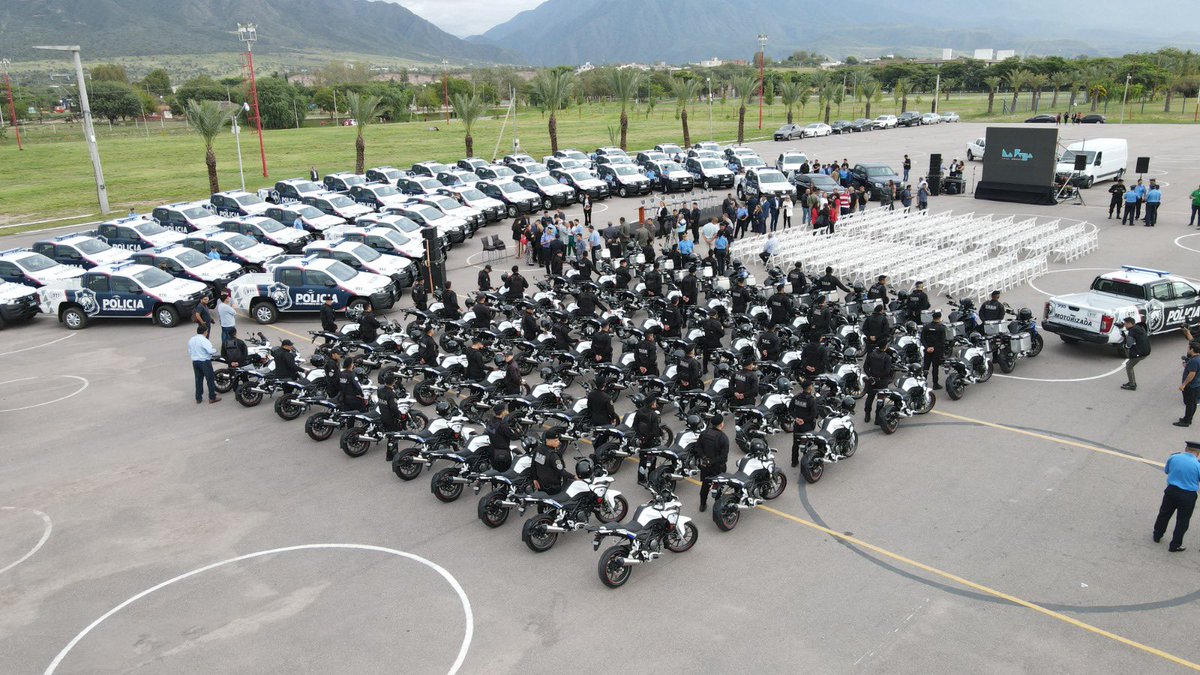QuintelaRicardo's tweet photo. Las fuerzas de seguridad de la provincia cuentan con 50 nuevos patrulleros y 60 motos para control y monitoreo con última tecnología.
Con esto buscamos brindar seguridad y tranquilidad a todos los riojanos y riojanas haciendo hincapié en la prevención y en todos los cuidados. https://t.co/UTeIb8pSM3