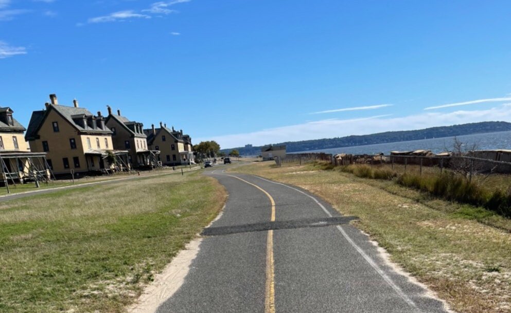 I’m multitasking, I can listen, ignore and forget at the same time. Bicycle riding in Sandy Hook, NJ 🚲 🚲 
#bicycleriding #sandyhook #gatewaynationalrecreationarea