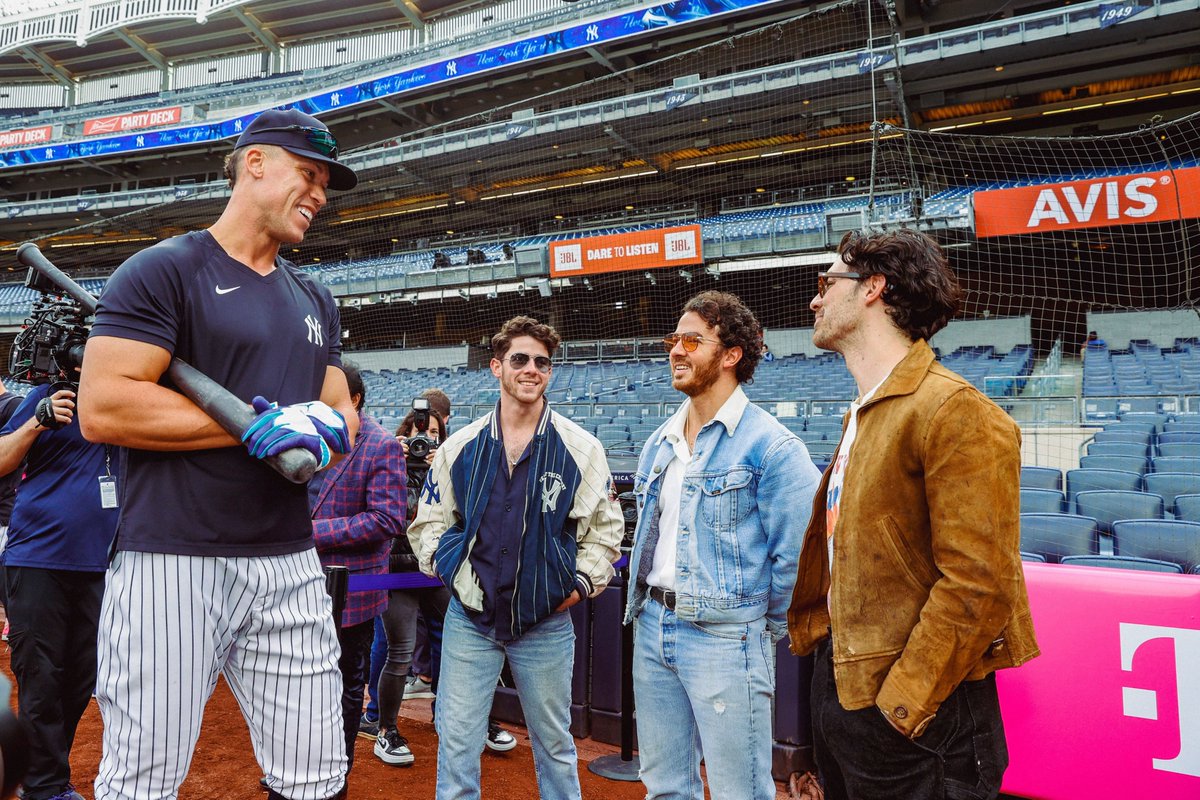 Yankees's tweet photo. We're burnin' up 🔥

The Jonas Brothers are in the Bronx. Catch them at Yankee Stadium on August 12 👉https://t.co/V2sogILJow https://t.co/08Bh3GV3wH