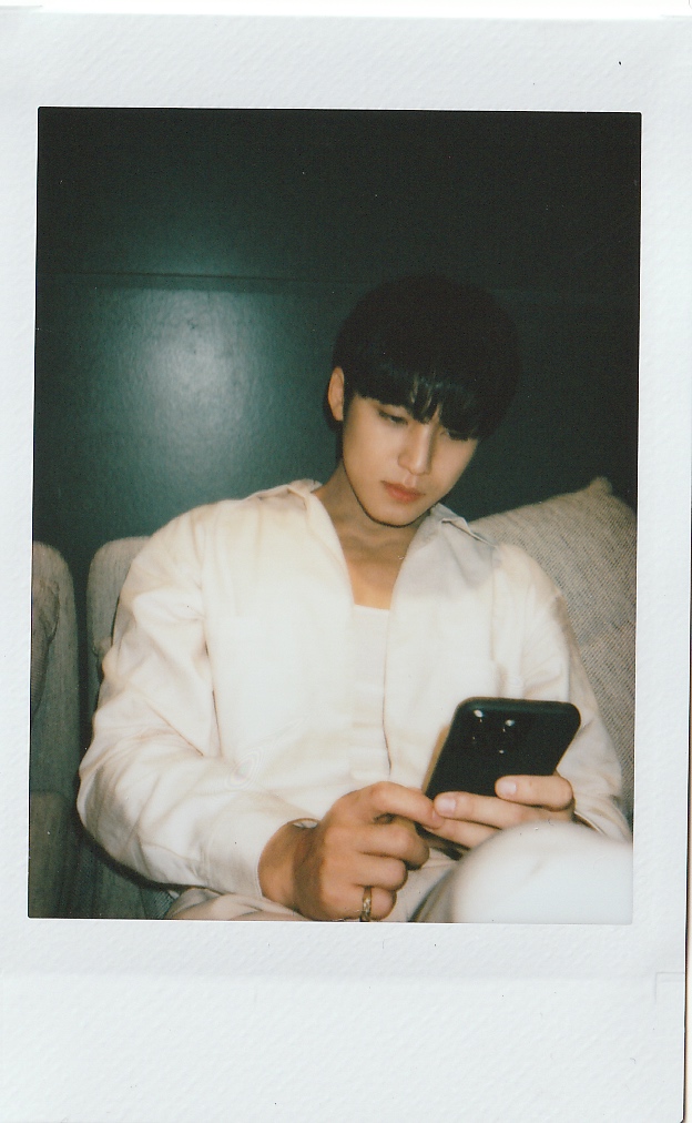 RollingStone's tweet photo. Be the first to see #세븐틴 #SEVENTEEN like never before. @pledis_17

The new Rolling Stone Special Edition Zine Featuring SEVENTEEN is out now 🍒🐈🐶🐻‍❄️ https://t.co/G9XHaqHjoU