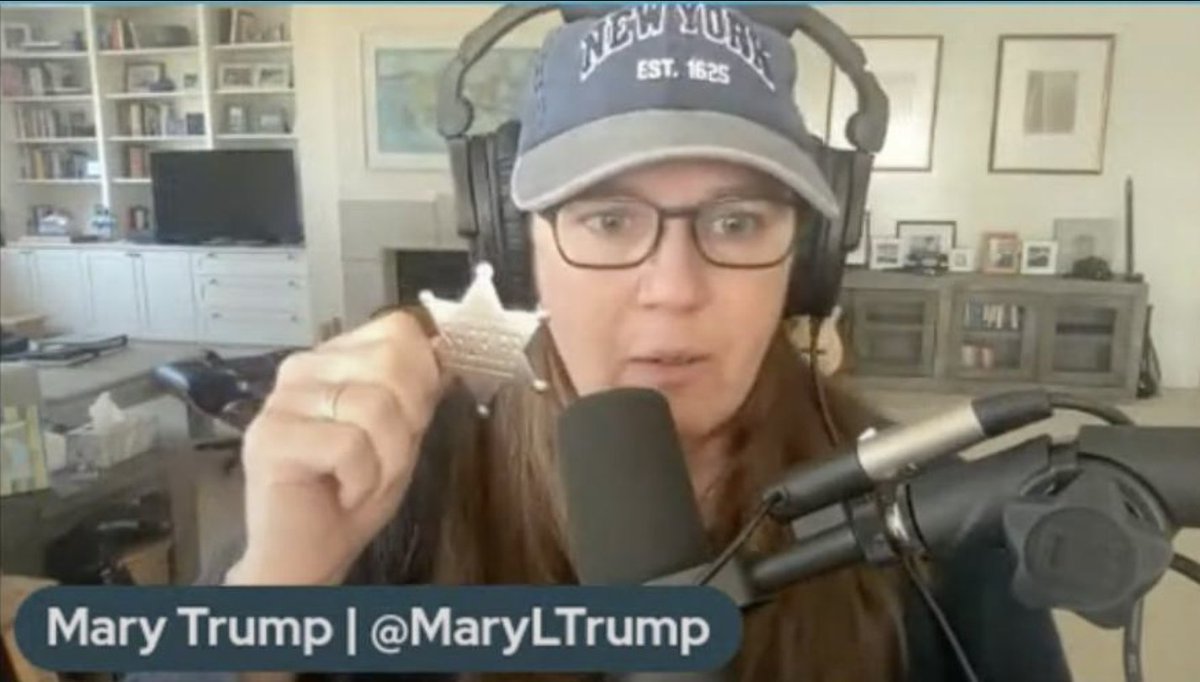 Mary L Trump tweet media