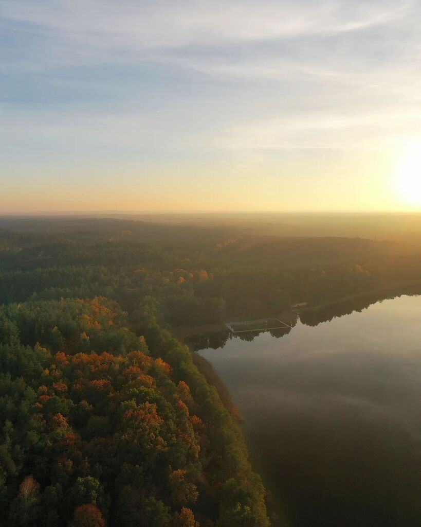 Sunset at the lake #aerial #aerialbeauty #aerialphotography #agameofdrone #dailyoverview #dji #djiglobal #djimavic2pro #drone #dronepics #drone_countries #droneart #dronebois #dronegear #dronelife #dronephotography #dronepointofview #droneporn #drones #dronestagram #fpv #fr…