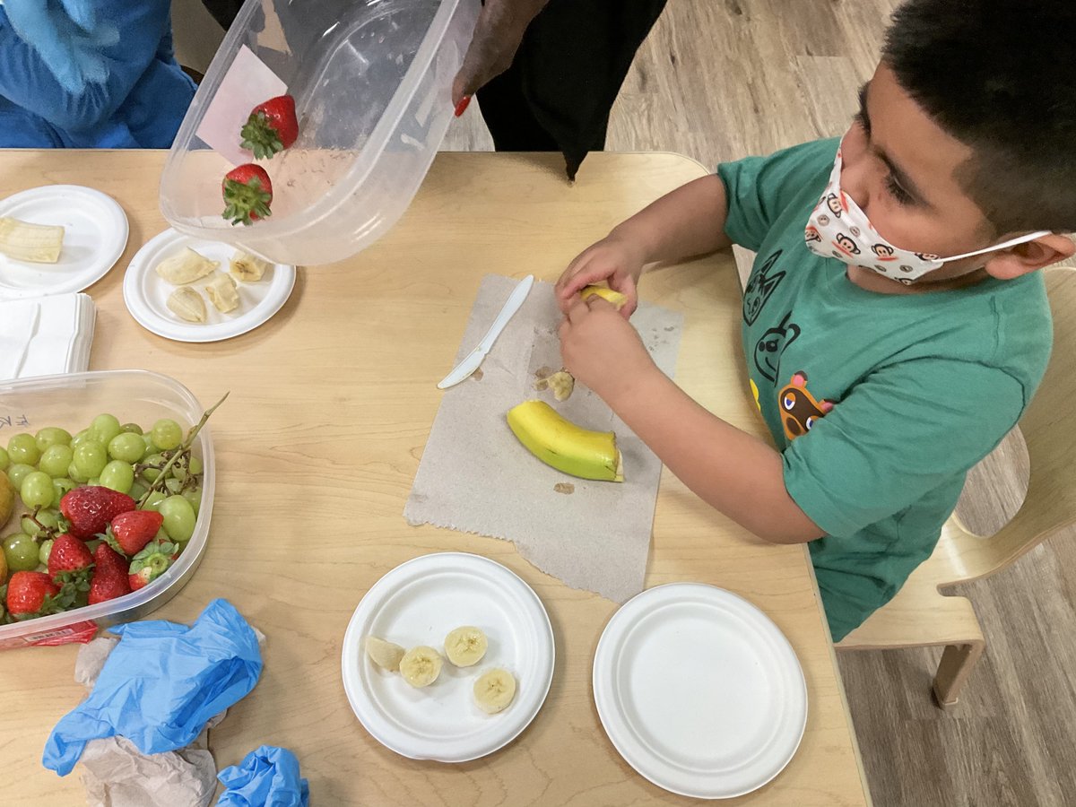 TheCRCL's tweet image. Happy Week of the Young Child! This #TastyTuesday, we celebrate by exploring foods through reading and hands-on experiences. Today, our pre-K students had a blast picking fresh fruit and assembling kabobs.

#WeekoftheYoungChild #NAEYC #WOYC2023