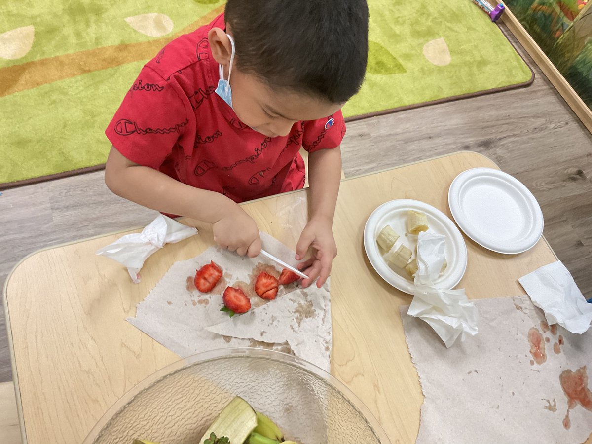 TheCRCL's tweet image. Happy Week of the Young Child! This #TastyTuesday, we celebrate by exploring foods through reading and hands-on experiences. Today, our pre-K students had a blast picking fresh fruit and assembling kabobs.

#WeekoftheYoungChild #NAEYC #WOYC2023