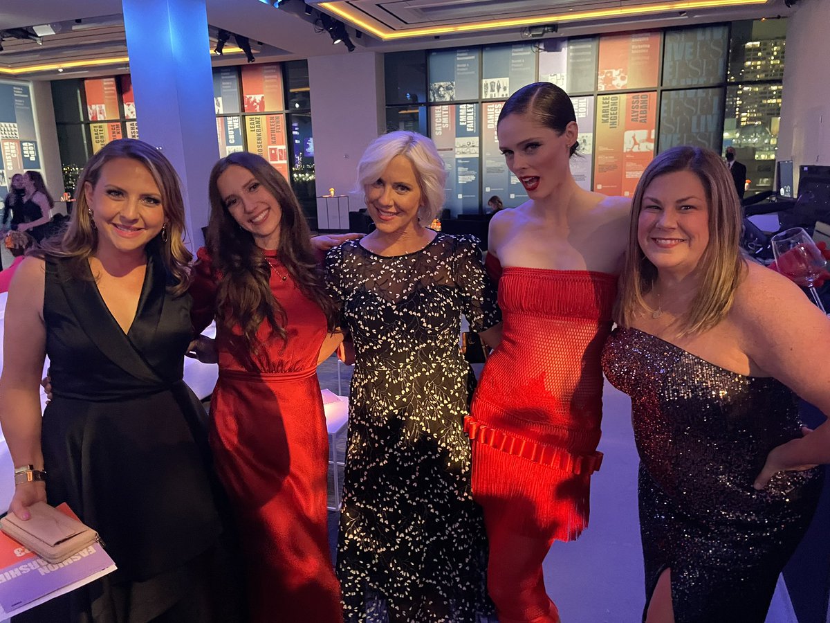 ANNED2000's tweet image. Last night, I had the great honor of attending the @fsf1937 (Fashion Scholarship Fund) gala in #newyork What an incredible group of 127 scholarship recipients. So proud that @mattressfirm supported this event Added bonus was meeting the beautiful and sweet @cocorocha ❤️