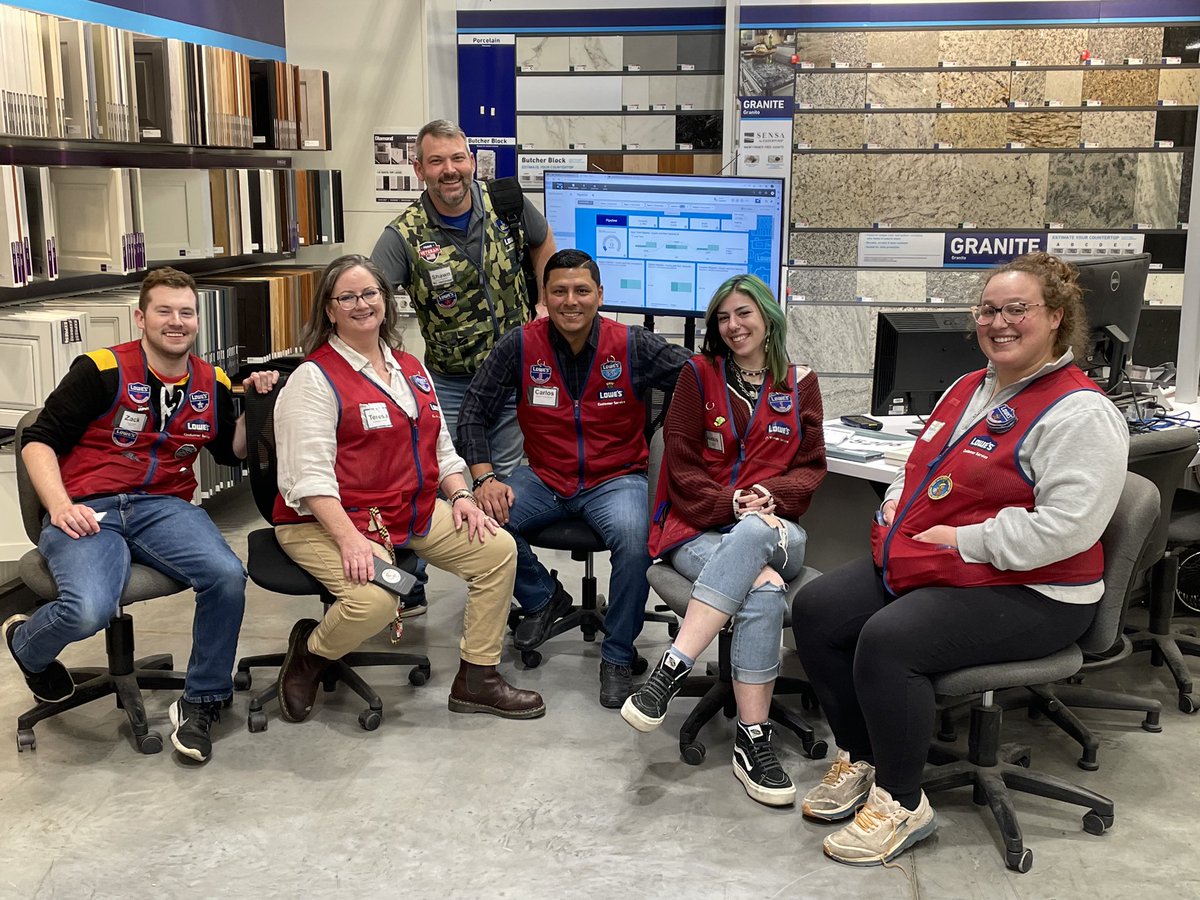 Brought in a couple of IHCs to our #specialtyspotlight meeting today to talk to our specialists about leads and all exterior services that we offer. Thank you @TeresaMaloneySm and Shawn Bailey #Lowes2357 @DustinCornell5 @BenitoKomadina @Tiffany_Long_