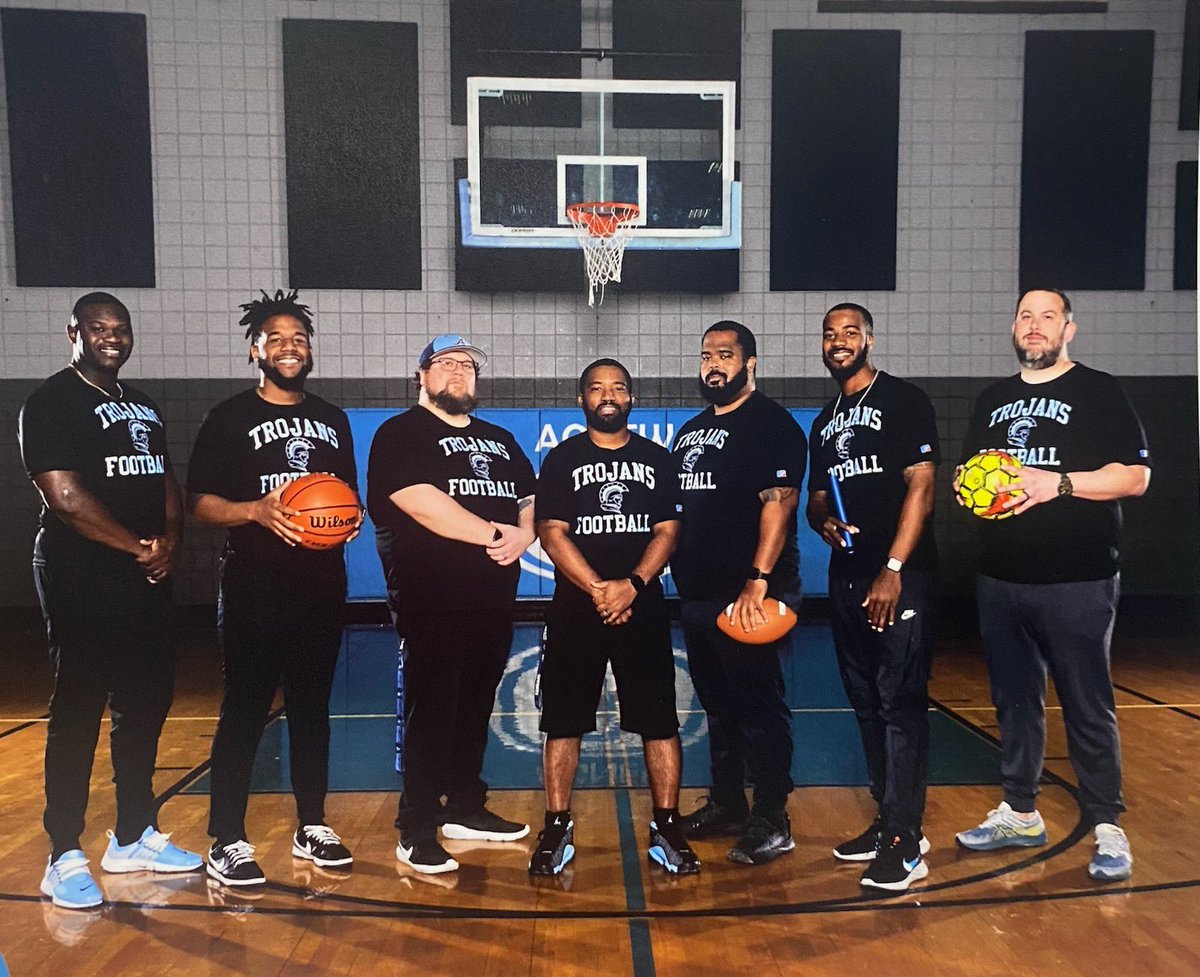 TrojanNationAMS's tweet photo. 3 Sports 🏀🏈🏃‍♂️
2 Championships🏆🏈🏃‍♂️
1 Runner Up 🏀
Thank you Coaches!
#CoachingStaffofTheYear 👀 https://t.co/nQ7GC14gJv