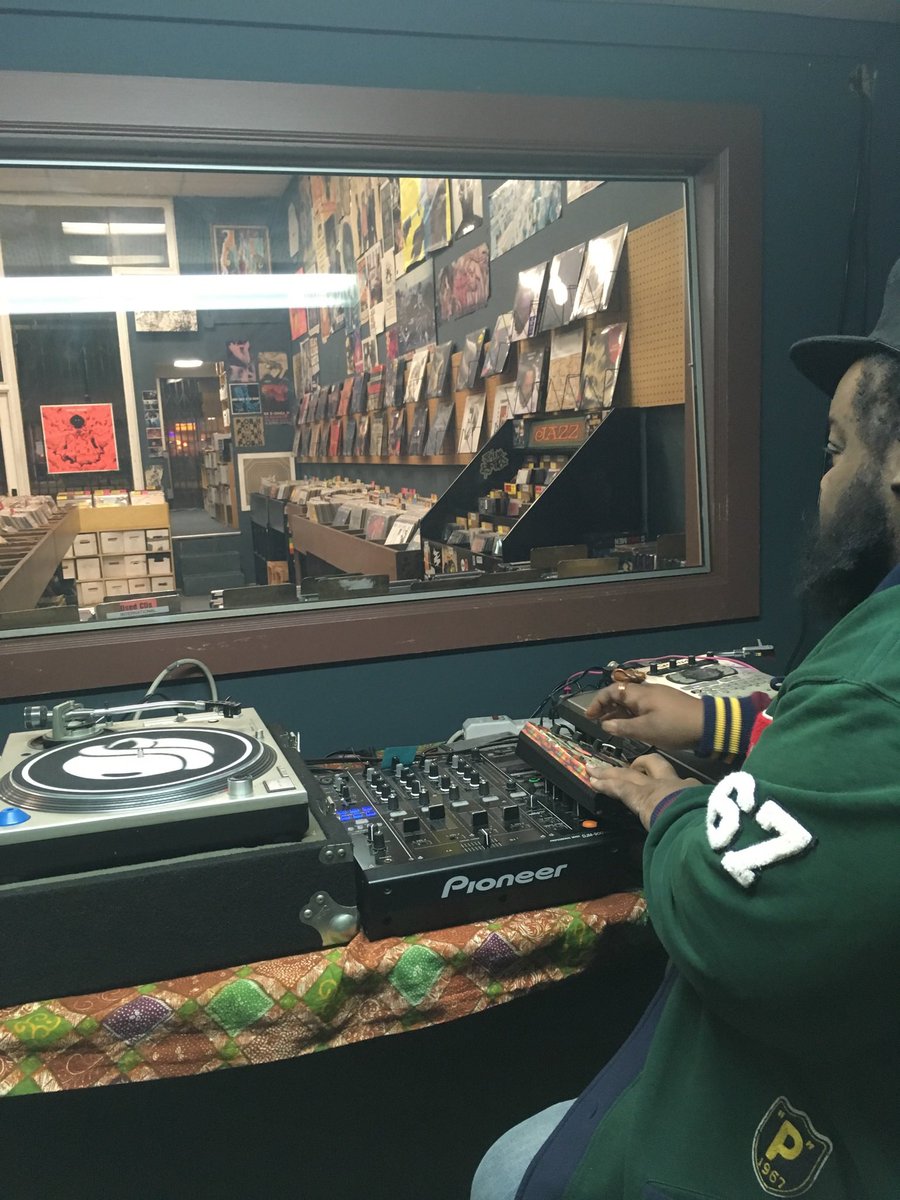 flat__stan's tweet photo. RIP Ras G. I remember taking a half day off work just so I could meet him at Poobah before it closed for the day. His 404 had so much weed in its nooks and crannies that you coulda rolled a whole spliff off the pad weed. One of the best to ever grace the LA sound systems https://t.co/uhpCfPxP8G
