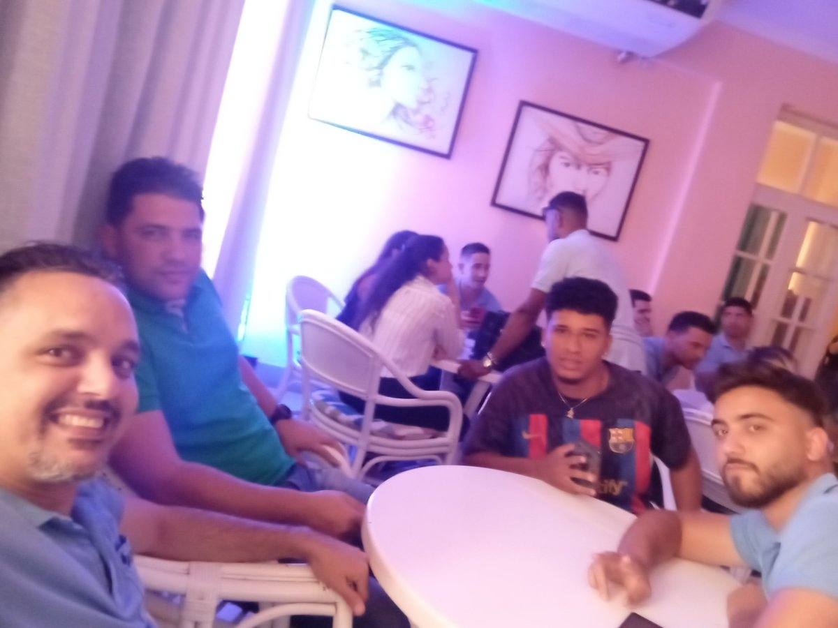 oscar141080's tweet photo. Los Jóvenes de VPTI celebrando el 4 de abril #VamosConTodo espacio recreativo para socializar y compartir. https://t.co/QDvRn3TQEB