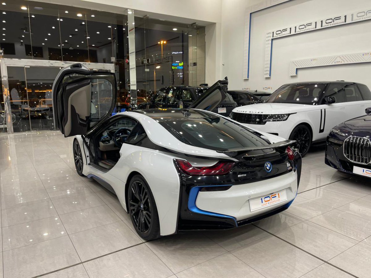 1OF1SA's tweet photo. i8 - 2015 - 48,000K.M 

#mercedsbenz #g63 #4x4 #bmw #Audi #Porsche #rangrover #SVR #vogue #ferrari #Purosangue #812 #GTS #Lamborghini #avantador #urus #huracan #V12 #cars #rollsroyce #RR #Cullinan #1OF1 #Bentley #Saudi https://t.co/j5iYwtaebJ