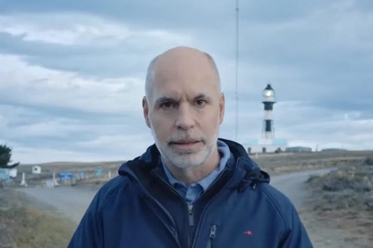 puellaok's tweet photo. Tras la quita de asignaciones a estudiantes vulnerables, Larreta ahora recortó alimentos a comedores. Este año ajustó en 4 puntos el presupuesto del ministerio Desarrollo Humano y Hábitat. Necesita cada vez más plata para la campaña y ya vemos de dónde la saca. https://t.co/xwwp5e74nU