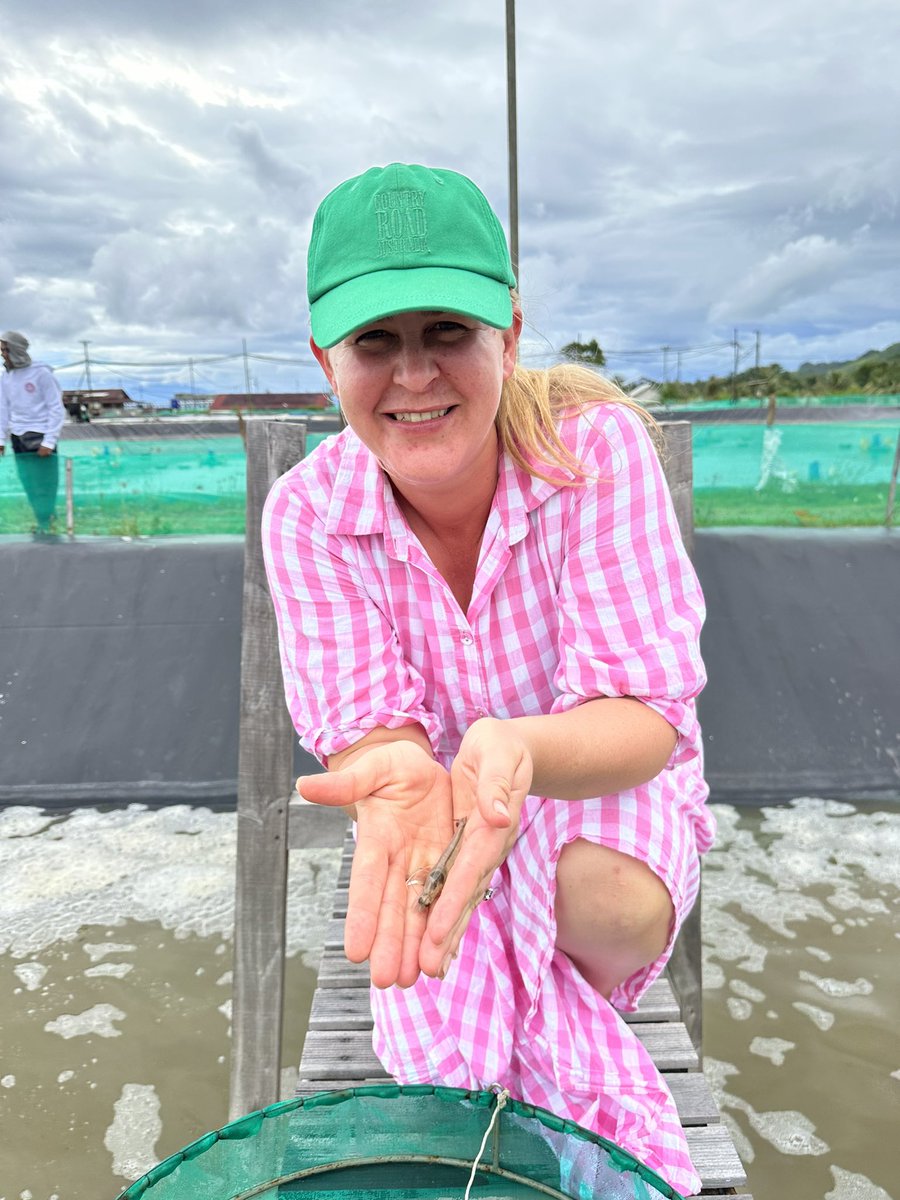 Great to host Nuffield GFP at JJAA and our local farming partners today! We also visited a local prawn farm in Suak. 14 Nuffield scholars from 13 countries!! @NuffieldInt @nuffieldaust @cjtaylor92 @acarolzimmer @ConPastCo @troysetter