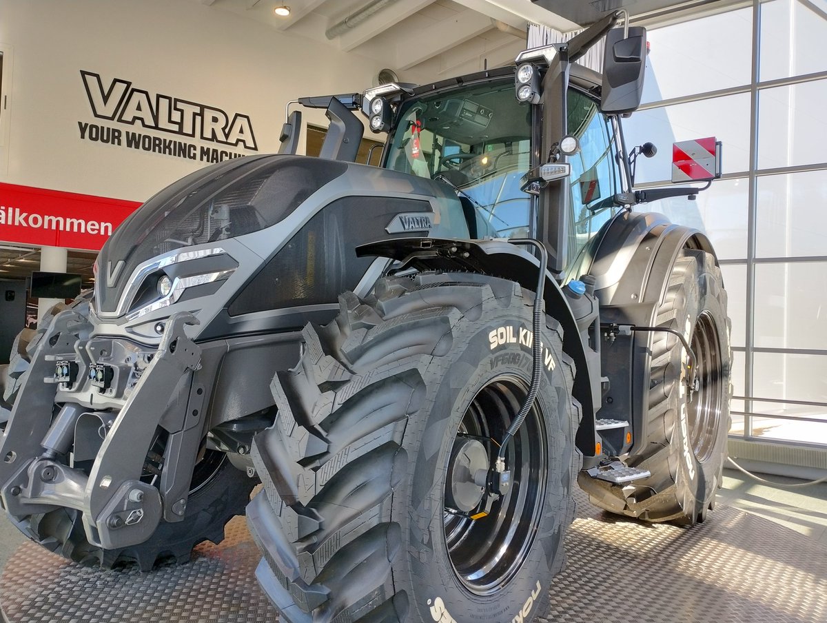 DrJKuula's tweet photo. Just on the day when #Finland joined @NATO I had the pleasure to visit the headquarters of #tractor manufcturer @ValtraGlobal near @aanekoski_city. Great Day, Stronger Together! 👍🇫🇮 #WorkingForPeace https://t.co/XzFY1TjiFv