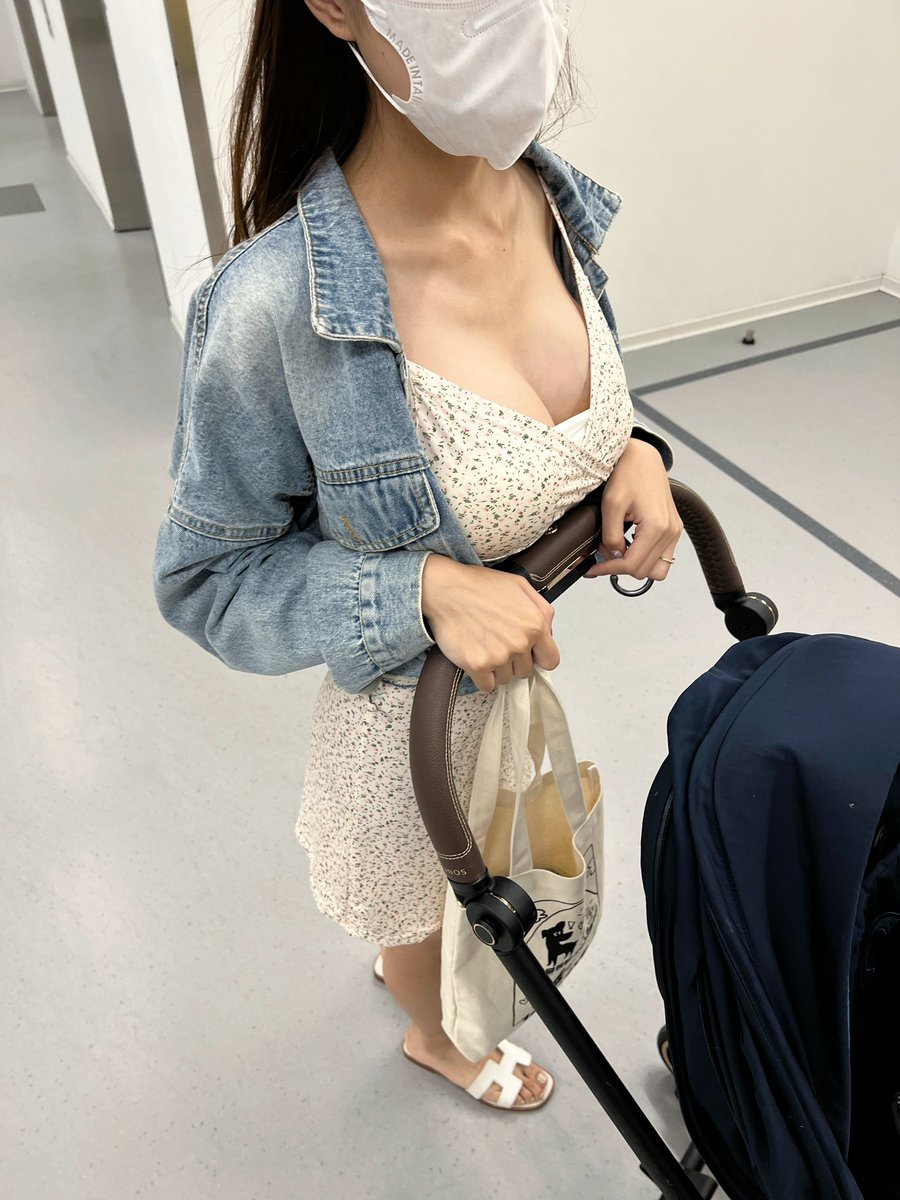 天氣陰陰的只好帶小嫩嬰去IKEA 散步
第一次嘗試碎花裙😝男生會懂嗎 https://t.co/XYqp4zzlNG