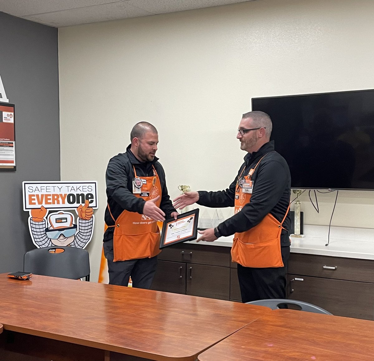 Our SM Carlos receiving the Orange Spotlight award from our DM Glenn !!! I couldn’t be more proud of you Carlos !! You are so deserving of this award! Servant leadership at it FINEST !! So thankful to work along side you and our team!!