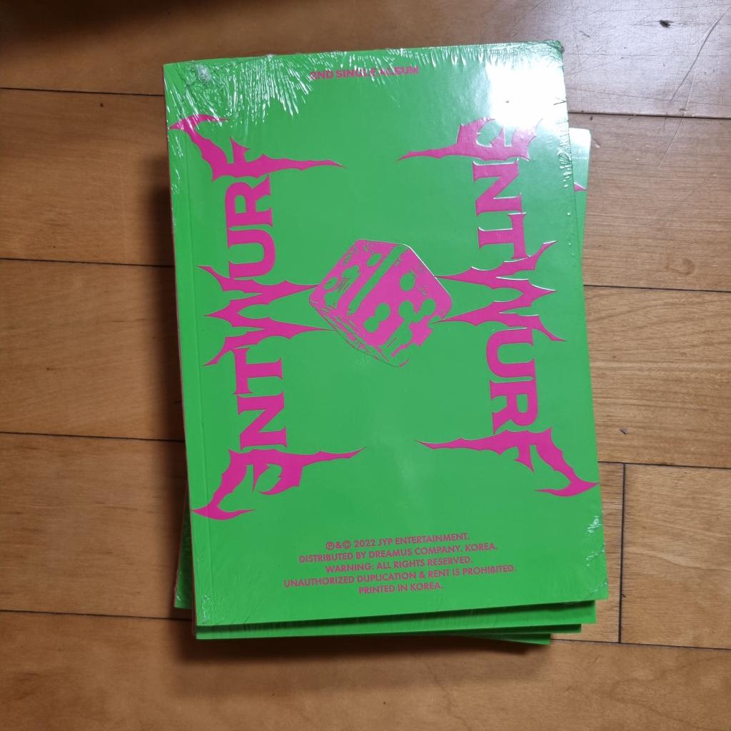 av4cart's tweet photo. sealed albums for 200-250 php ! 🎀

nmixx — 250 ea ( any ver. )
itzy — 200 ea ( any ver. )

! payo - 3 days dop w/ dp !
“ mine + album + ver. + quantity ”

wts lfb itzy nmixx entwurf expergo cheshire https://t.co/U4kSAOzbZo