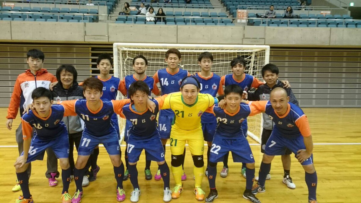 shogo020611's tweet photo. サテライト設立から頑張って来た仲間

地元の選手がいなくなるのは残念でしょうがない。

お見送りでもゆーやの応援してくれてる子供がたくさんいたのを見ていただけあって寂しすぎる終わり方。

必ずまた蹴ろう⚽️🔥 https://t.co/ysGNvRsFNp